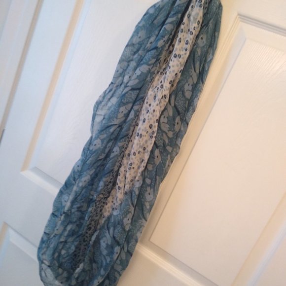 Scarf of Steel Blue Shades - Picture 2 of 3